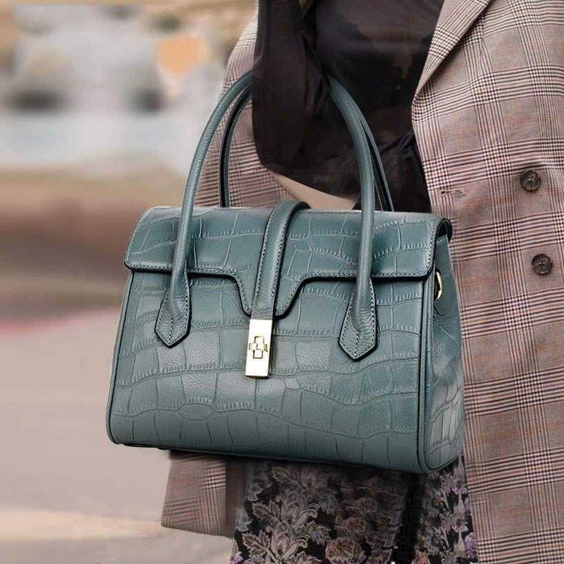 The Chic & Sleek - Image 2