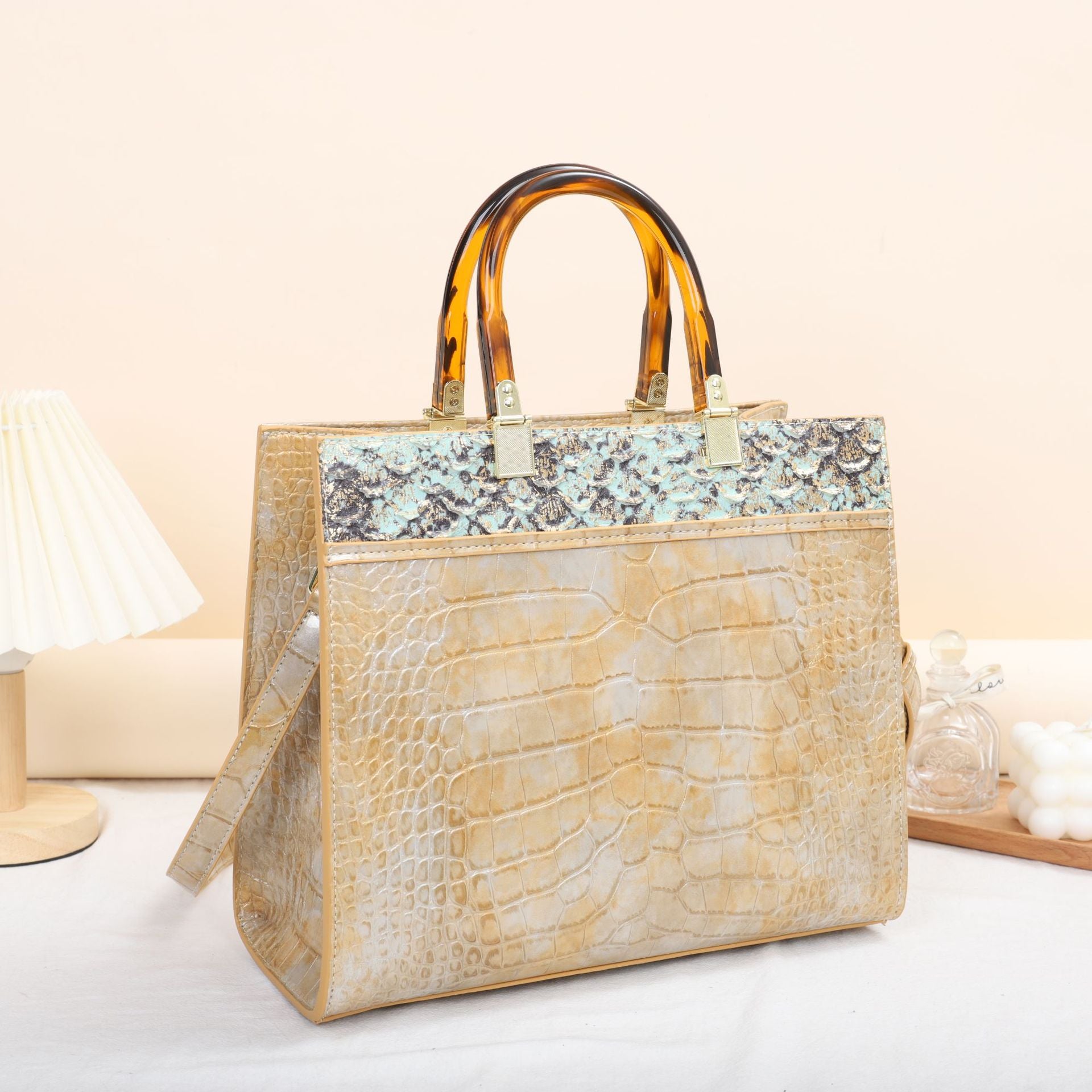 Iconic women Handbag - Image 3