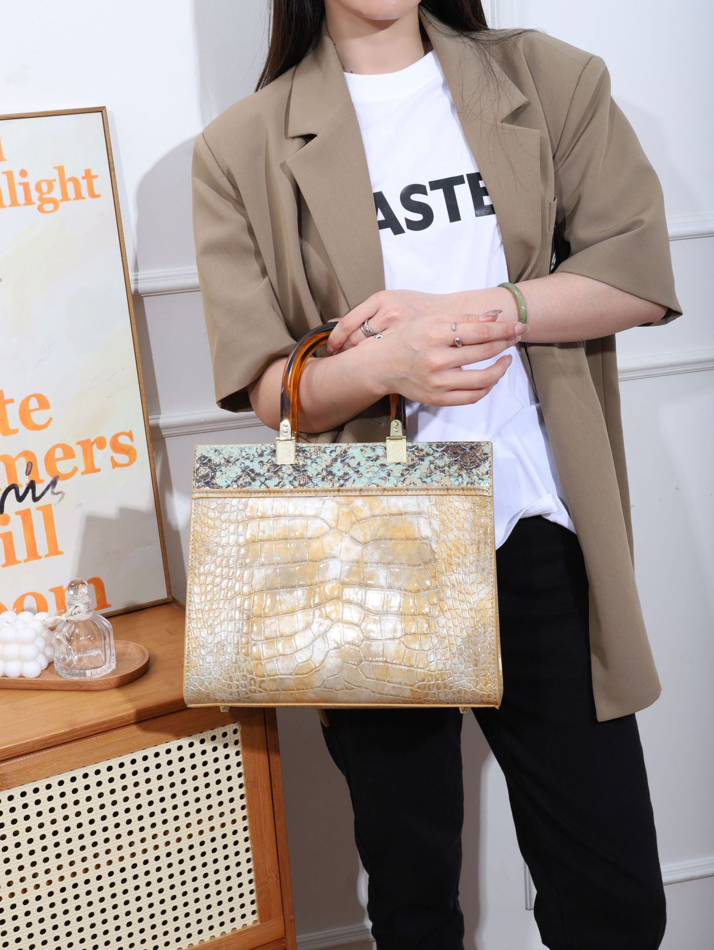 Iconic women Handbag - Image 7