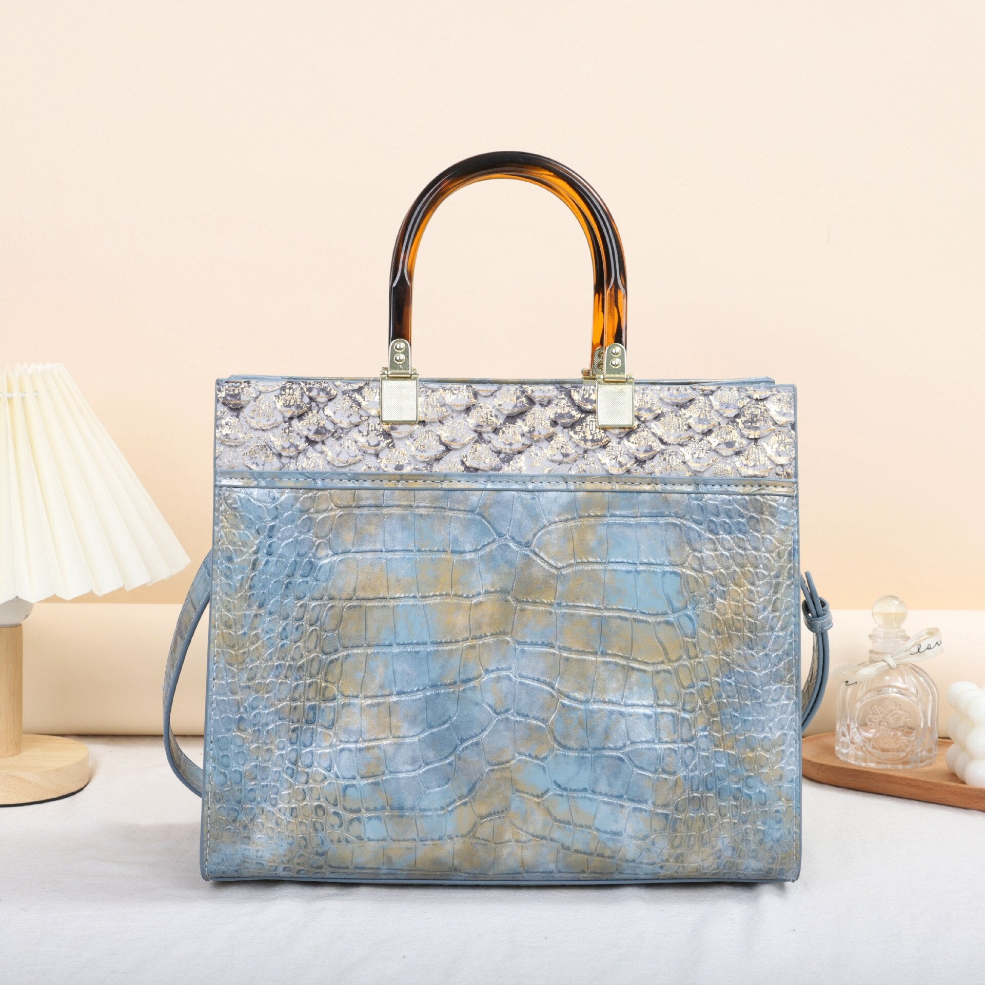 Iconic women Handbag - Image 4