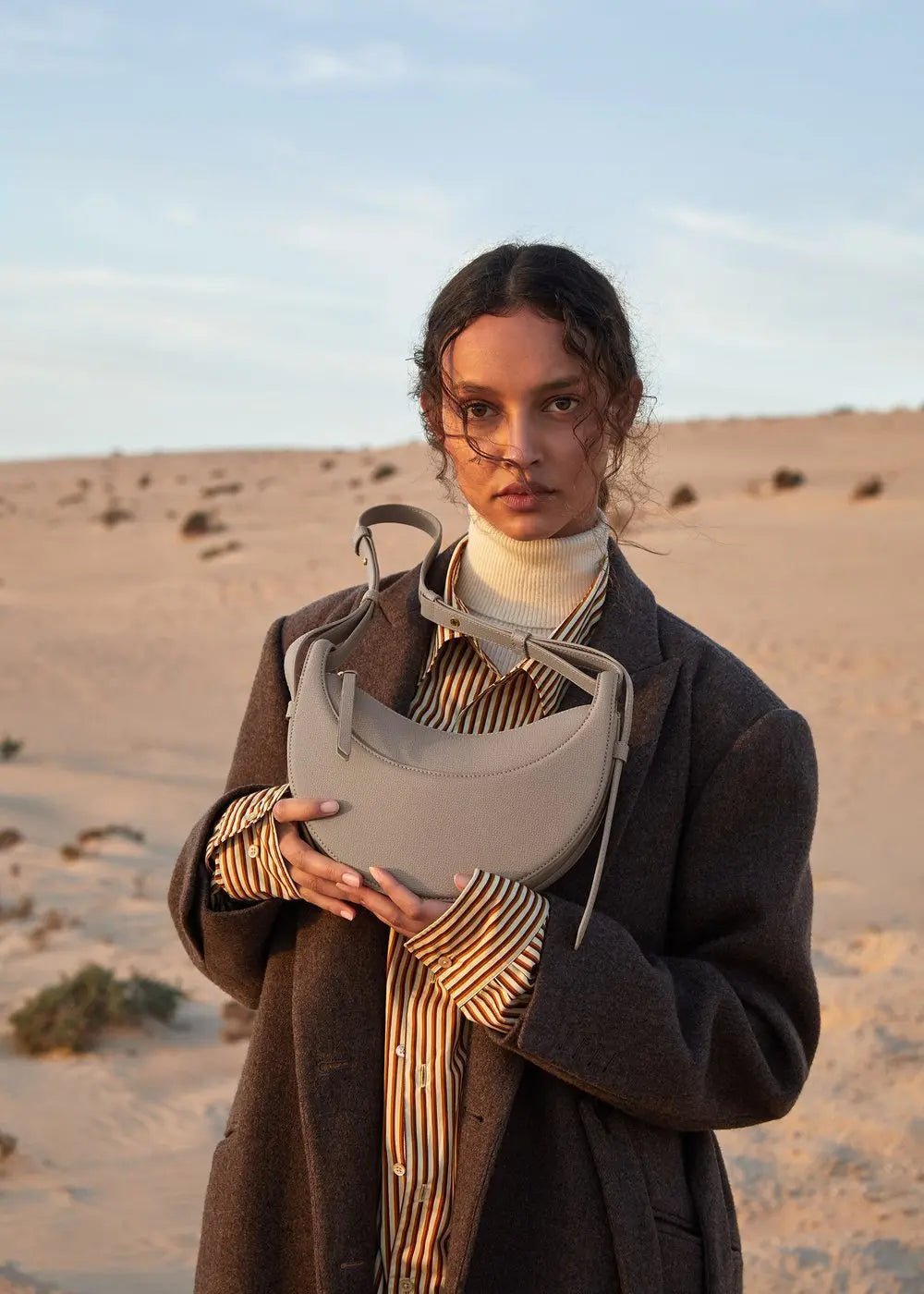 Embrace Elegance: The Luna Leather Hobo Handbag - Image 9